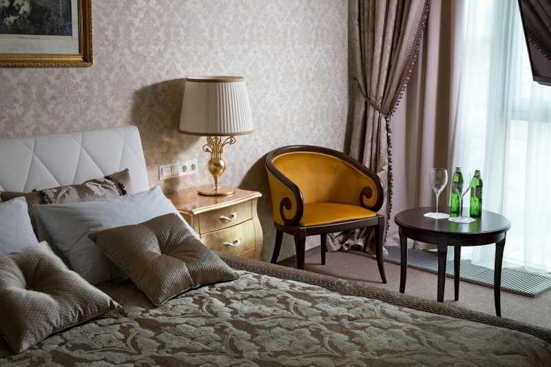Room thumbnail 12