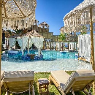 Alia Luxury Suites, ,