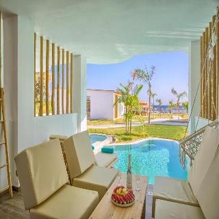 Alia Luxury Suites, ,