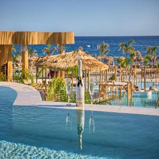 Alia Luxury Suites, ,