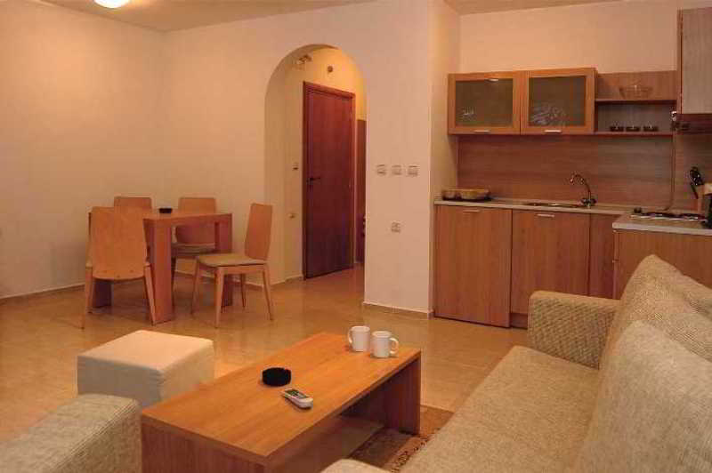 Room thumbnail 1