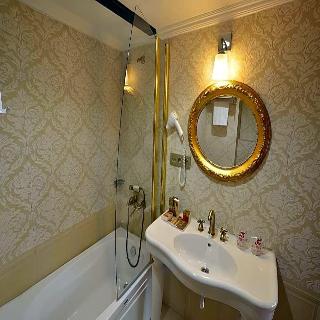By Murat Royal Hotel