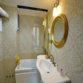 By Murat Royal Hotel