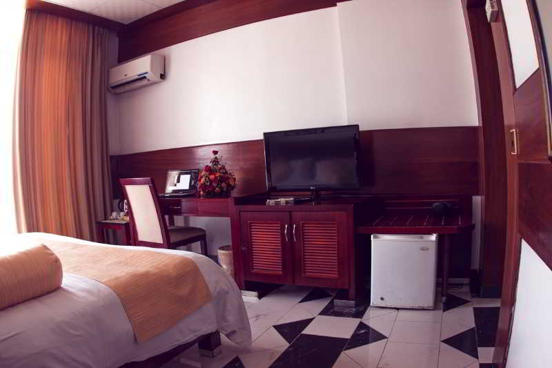 Room thumbnail 3
