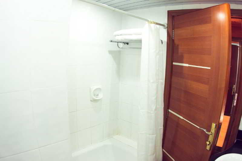 Room thumbnail 4