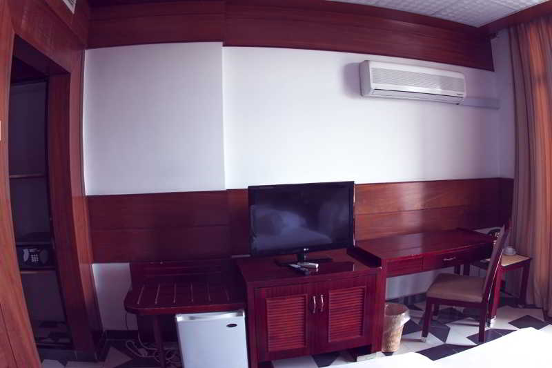 Room thumbnail 6
