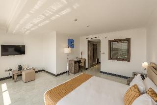 Room thumbnail 4