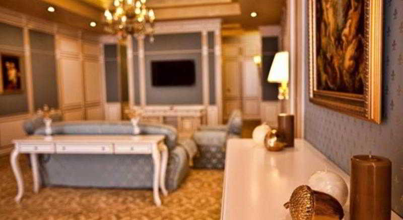 Room thumbnail 6