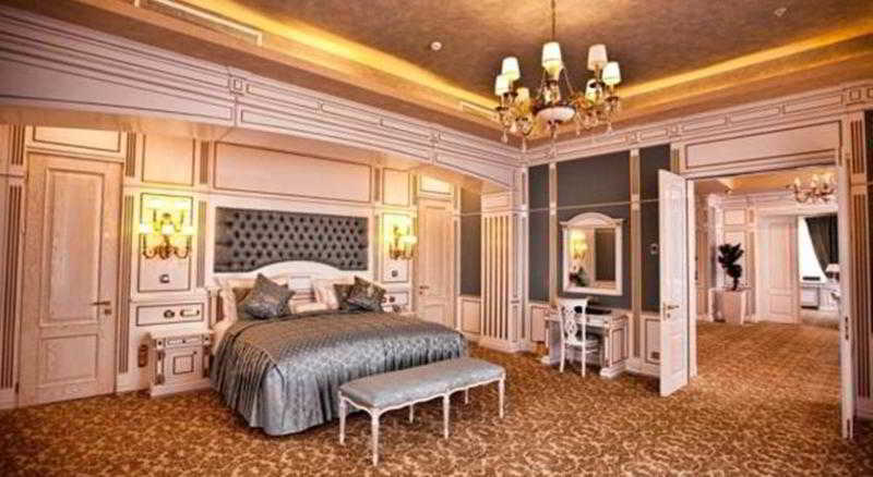 Room thumbnail 12