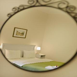 Room thumbnail 4
