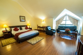 Room thumbnail 4