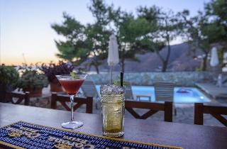 Yperia Hotel
