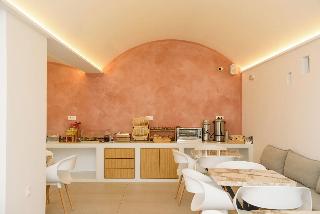 Yperia Hotel