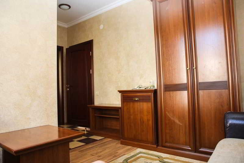 Room thumbnail 38