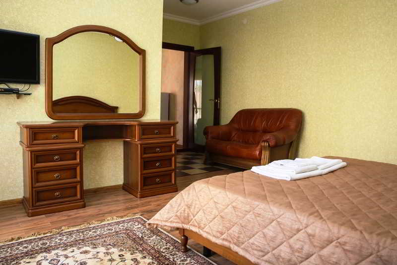 Room thumbnail 5