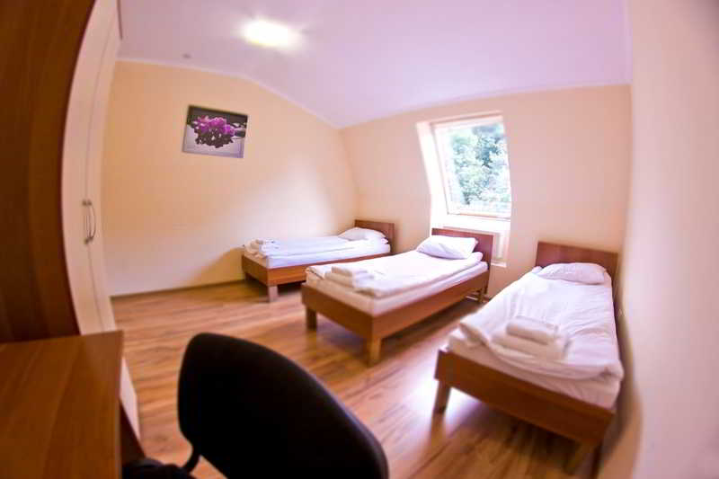 Room thumbnail 2