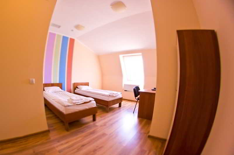 Room thumbnail 3