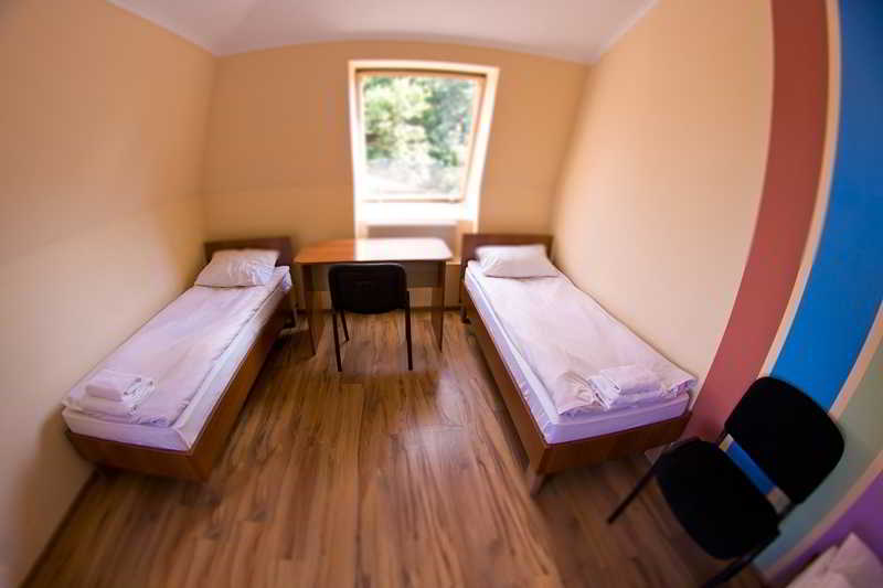 Room thumbnail 6