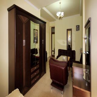 Room thumbnail 3