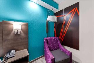 1 King Bed Mobility Mobility Accessible Room Non-Smoking