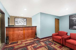 Super 8 By Wyndham Eau Claire I-94