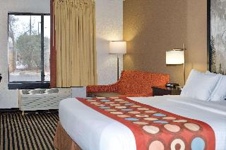 1 King Bed Non-Smoking