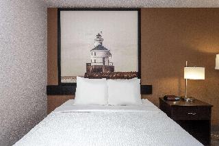 1 Queen Bed Mobility Accessible Room Non-Smoking