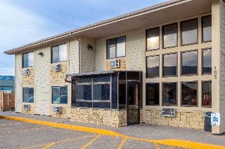 Super 8 By Wyndham Livingston