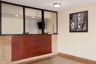 Super 8 By Wyndham Rahway/Newark