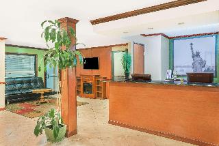 Super 8 By Wyndham Tilton/Lake Winnipesaukee