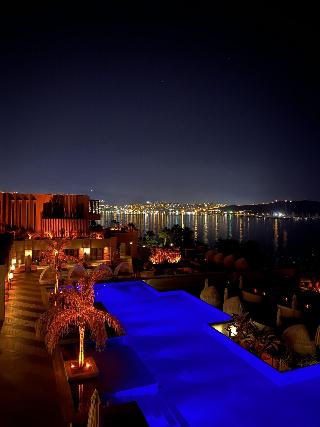 Caresse, A Luxury Collection Resort