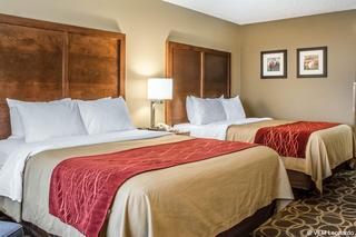 Comfort Inn Dyersville near Field of Dreams