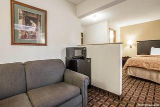Clarion Pointe Bettendorf - Quad Cities
