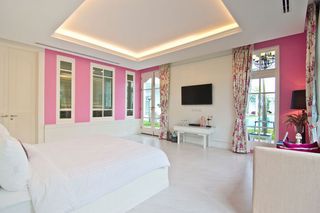 Room thumbnail 2