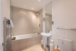 Kensington Apartments, Londyn