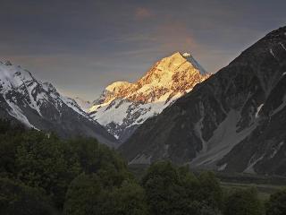 Mt Cook Lodge & Motels
