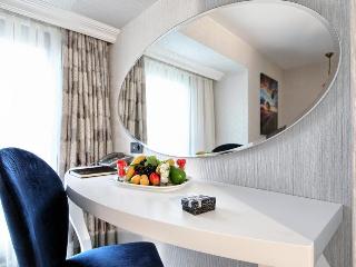 Demonti Hotel