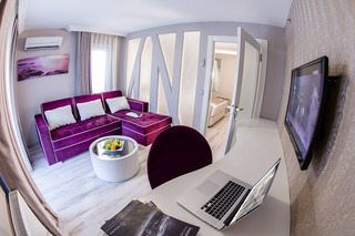 Demonti Hotel