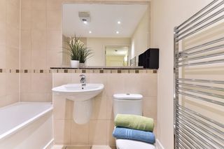 Allen Gardens Apartments, Londyn