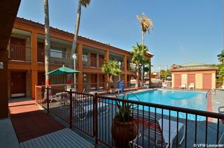 Econo Lodge Inn & Suites Eagle Pass