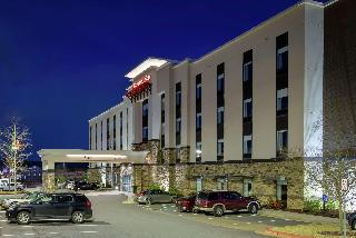 Hampton Inn Emerson Lakepoint