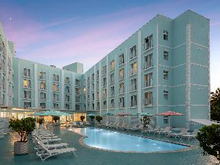 Courtyard Nassau Downtown/Junkanoo Beach