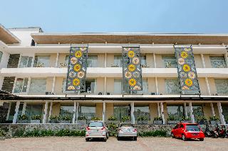 Townhouse OAK Series Style Hotel Jember