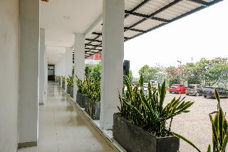 Townhouse OAK Series Style Hotel Jember