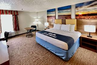 1 King Bed Smoking