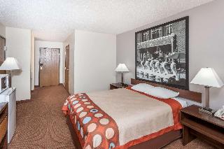 1 Queen Bed Smoking