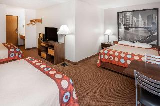 3 Queen Beds Studio Suite Non-Smoking