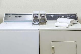 Super 8 by Wyndham Cleveland TX