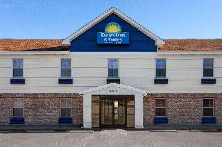 Days Inn & Suites by Wyndham Sellersburg