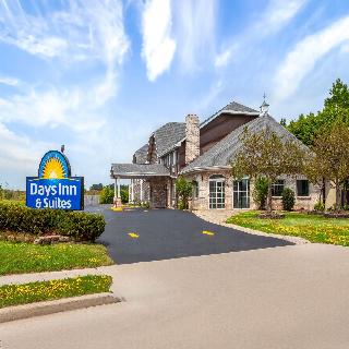 Days Inn & Suites by Wyndham Kaukauna WI